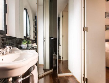 Botanical Garden, exclusive apartment with swimming pool in the living room, located in . 3