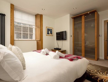 Stunning 3-bedroom apartment in the heart of Edinburgh's city centre. Sleeps 6. 5