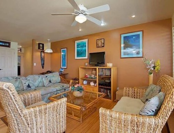 Watch Sea Turtles from this Ocean Front Lanai. Affordable in Paradise! 2