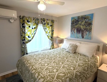 Bright one-bedroom bungalow, located near all Pasadena’s best attractions. 3