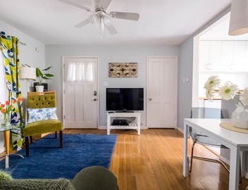 Bright one-bedroom bungalow, located near all Pasadena’s best attractions. 2