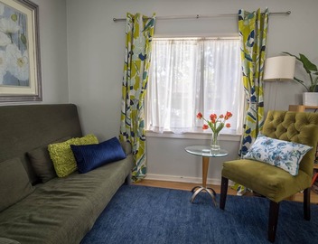 Bright one-bedroom bungalow, located near all Pasadena’s best attractions. 4
