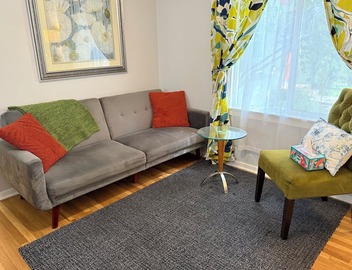 Bright one-bedroom bungalow, located near all Pasadena’s best attractions. 5