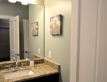 Vintage Advertisements Themed luxury condo, 2 blocks from French Quarter 3