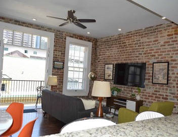 Vintage Advertisements Themed luxury condo, 2 blocks from French Quarter 2