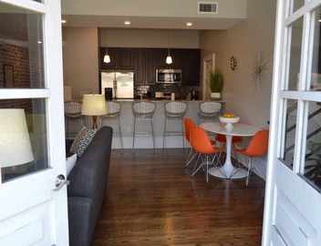Vintage Advertisements Themed luxury condo, 2 blocks from French Quarter 5