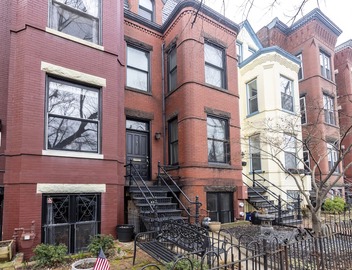 Enjoy a classic Capitol Hill experience just 5 blocks from the seat of power. 4
