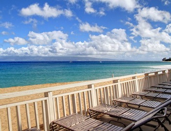 Romantic, waterfront studio with pool, hot tubs & golf course view 4