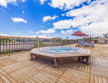 Romantic, waterfront studio with pool, hot tubs & golf course view 5