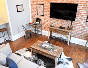 Outdoors and Adventure themed, Historic luxury condo, 2 blocks from French Quart 5