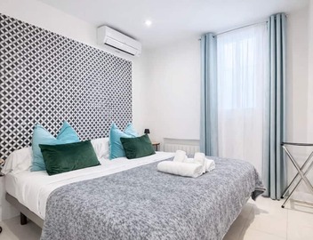 Elegant 130 m² apartment with balcony and views of Port Vell – Paseo Colón 3