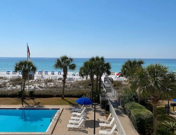 "Breakers East 1006" Gulf Front 2BR/2BA~Beach setup included 2
