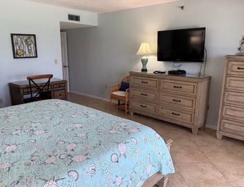 "Breakers East 703"~Gulf Front 2BR/2BA Beach setup included 3