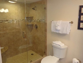"Breakers East 703"~Gulf Front 2BR/2BA Beach setup included 4