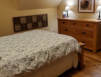 Spacious Estes Park 2 Bedroom Loft with AC. On the River, location is unmatched. 4