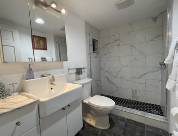 Private Apt. in Historic Home: Walk to Monuments, Museums & Convention Center. 2
