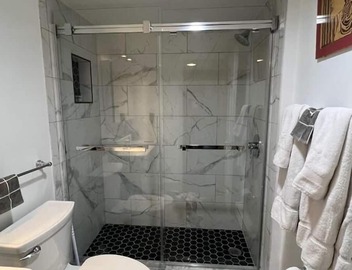 Private Apt. in Historic Home: Walk to Monuments, Museums & Convention Center. 3