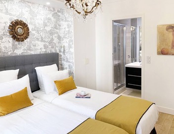 Gorgeous Light-Filled 2 Bedroom in the Sought-After Left Bank 3