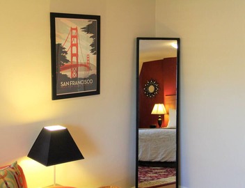 "Fort Hill Inn" Sunny, Penthouse Duplex! L@K 3 bed, 2 bath, 1.5 miles Center 4