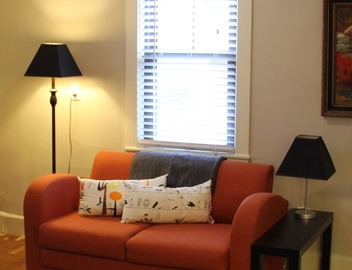 "Fort Hill Inn" Sunny, Penthouse Duplex! L@K 3 bed, 2 bath, 1.5 miles Center 2