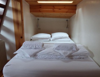 Cozy and romantic apartment in captain's steering cabin 2