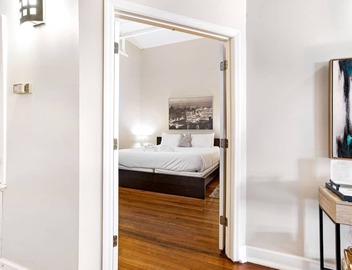 Contemporary Living on Broughton with King Beds & Parking by Lucky Savannah 2