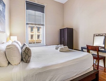 Contemporary Living on Broughton with King Beds & Parking by Lucky Savannah 3