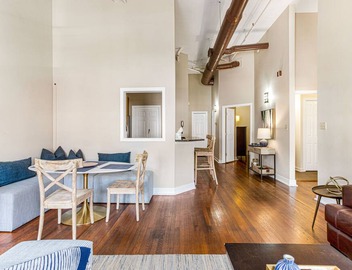 Contemporary Living on Broughton with King Beds & Parking by Lucky Savannah 4