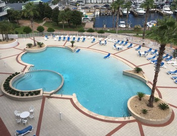 The Moorings 2 BR large LUXURY Unit Water Front TOP Floor 2