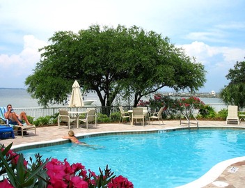 Penthouse-Directly ON Water-Huge Roof Top Patio-Private Hot Tub-Gorgeous Views! 4