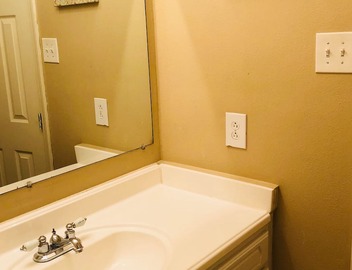 A beautiful spacious 3 bedroom two full bath home near msy airport 3