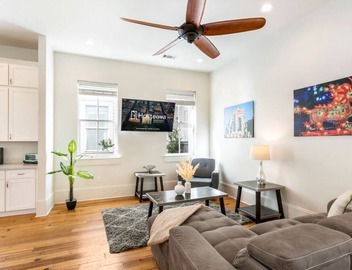 20% OFF Monthly | 10% OFF Weekly-Stylish 3BR on Carondelet by Hosteeva 4