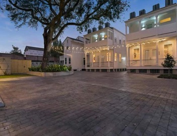 20% OFF Monthly | 10% OFF Weekly-Hosteeva 3 BR Cottage Close to St. Charles 5 m Ride to FQ 3