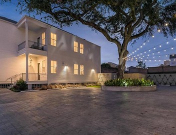 20% OFF Monthly | 10% OFF Weekly-Hosteeva 3 BR Cottage Close to St. Charles 5 m Ride to FQ 2