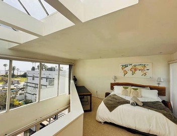 Beach Penthouse Loft with Roof Top Deck! 3