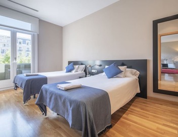 INNER CITY CENTER ON PASEO DE GRACIA, luxurious & spacious, family & friends 3