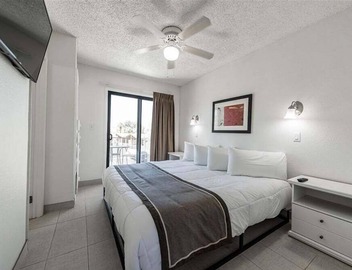 203 Enjoy our onsite amenities- golf putting green included! 3