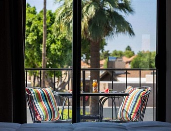 203 Enjoy our onsite amenities- golf putting green included! 5