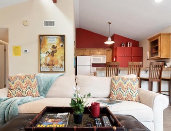 King bed, view, patio, .33 miles to Barton Springs/Zilker Park, @2 miles to DT! 4