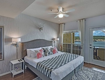 Stunning Lake view - Plush Condo On Lake Travis Island Villa! 4