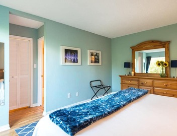 1 King bed, covered Deck; .33 mi to Zilker Park & Barton Springs; @2 mi to DT! 3