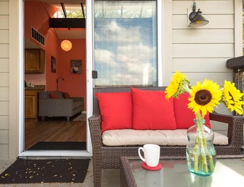 View, 1 King bed & sleeper; .33 mi to Barton Springs/Zilker Park, @2 mi to DT! 2