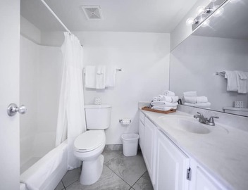 136 Fully Furnished Vacation Rental with Resort Amenities 3