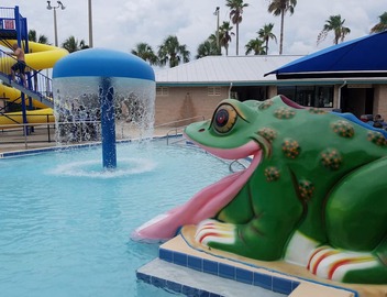 Big Beach Block Apartment Sleeps 6 Pets OK, Daily Rentals 4