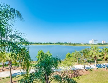 Vista Cay Lake Front Next to Clubhouse Huge. 5