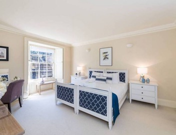 Luxury Apartment with Patio in City Centre 2