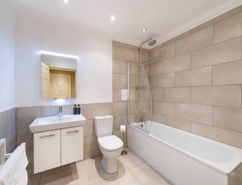 Luxury Apartment with Patio in City Centre 2