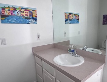 Lakefront Artist's Studio- Relax in Luxury! 4