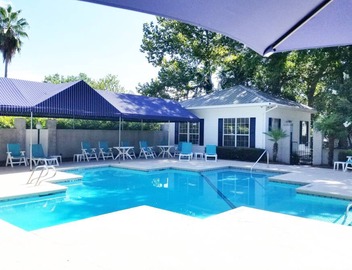 Best Location 1 bed 1 bath gated upscale condo with pool Sleeps 3 Fast free wifi 4