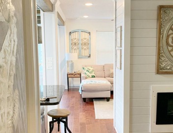 Best Location 1 bed 1 bath gated upscale condo with pool Sleeps 3 Fast free wifi 2